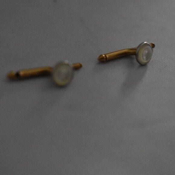 Pair of Vintage 14K Yellow Gold Shirt Studs with Mother of Pearl - Picture 4 of 9